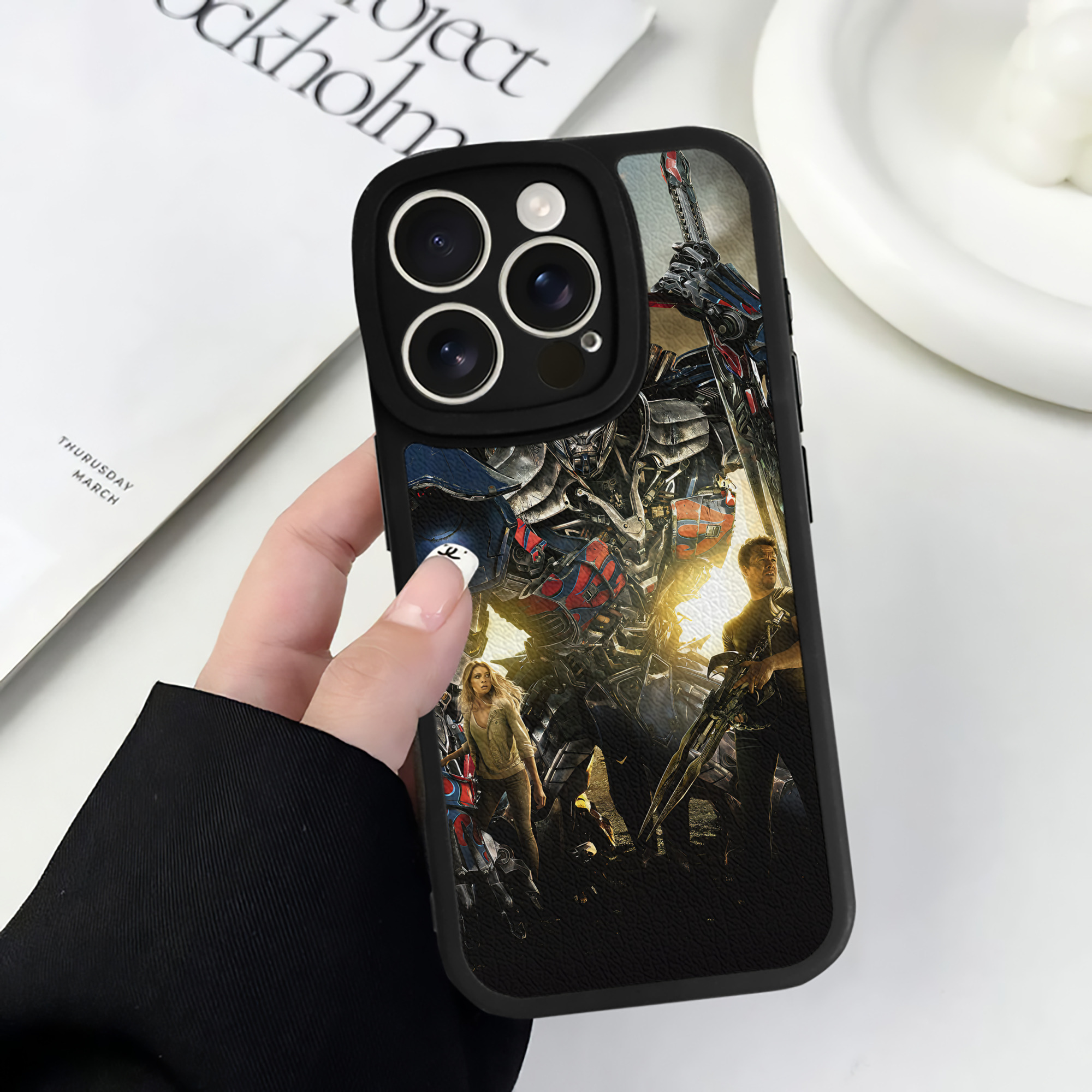 （画像用） Transformers トランスフォーマー 【iPhone 16シリーズ対応】シリコンスマホケース（レザー調） 材質：シリコン
